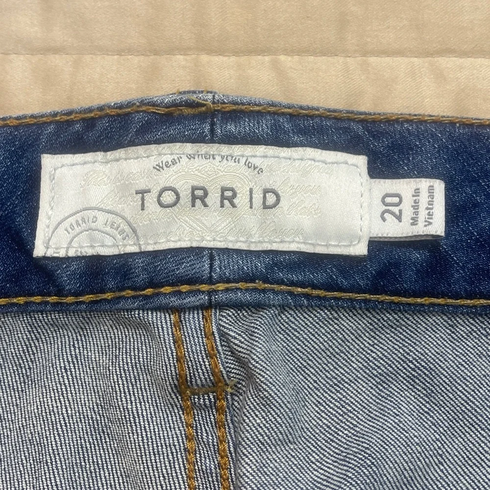 TORRID WOMENS SIZE 20 Light Blue Jean Shorts